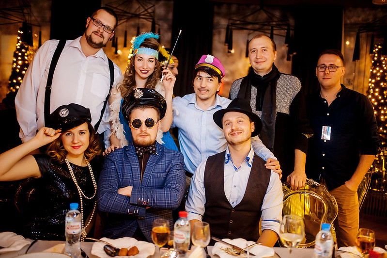 Команда компании празднует Новый год в ресторане Києві