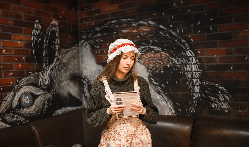 Выездные квесты на Международный женский день: организаторы проводят игру в школе Києві