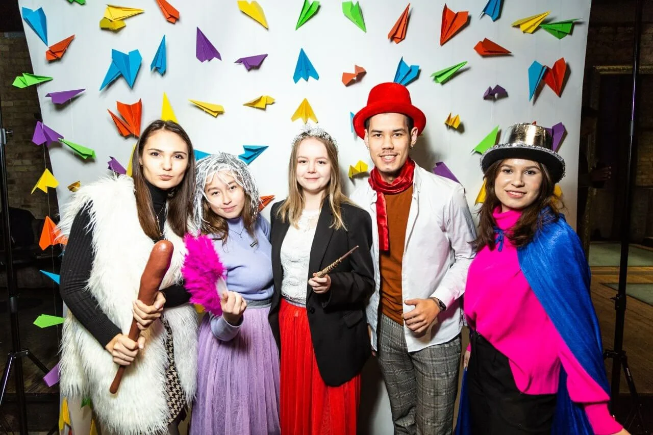 Надихаючий випускний під ключ від Questoria — яскраве завершення навчального року 2024 для 4, 9 чи 11 класу. Нова програма.