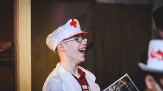 Квест «Психушка» для подростков: Когда ты и твои друзья нашли технический мануал для КошкоДемона и поняли, что он требует котят и мультиков, чтобы захватить мир. Квест «Психушка». Квест для подростка в Киеве.